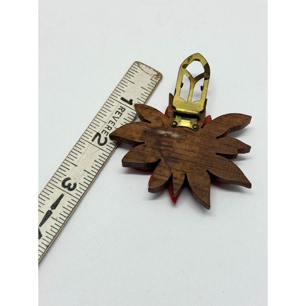 Vintage wood plastic red flower dress clip - Picture 6 of 6